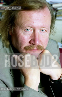 German philosopher Peter Sloterdijk at home. Karlsruhe, december 18, 2002 - ©Ulf Andersen/Rosebud2