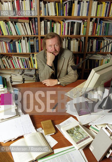 German philosopher Peter Sloterdijk at home. Karlsruhe, december 18, 2002 - ©Ulf Andersen/Rosebud2