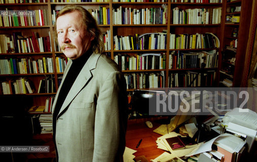 German philosopher Peter Sloterdijk at home. Karlsruhe, december 18, 2002 - ©Ulf Andersen/Rosebud2