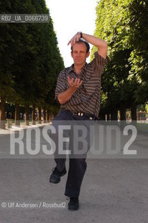 American writer Madison Smart Bell doing Tai Chi between his appointments. Paris, May 24, 2005 - ©Ulf Andersen/Rosebud2