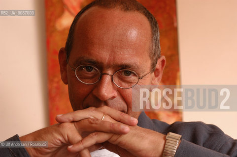 French philosopher Bernard Stiegler at home. Paris, August 28, 2005  - ©Ulf Andersen/Rosebud2