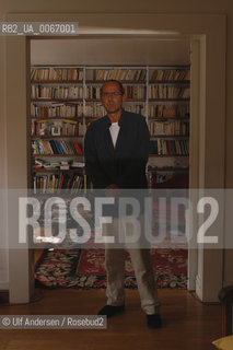 French philosopher Bernard Stiegler at home. Paris, August 28, 2005  - ©Ulf Andersen/Rosebud2