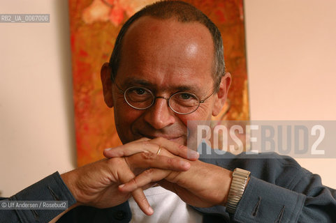 French philosopher Bernard Stiegler at home. Paris, August 28, 2005  - ©Ulf Andersen/Rosebud2