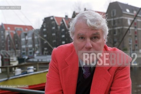 Dutch writer Adriaan Van Dis at home. Amsterdam, December 12, 2002 - ©Ulf Andersen/Rosebud2