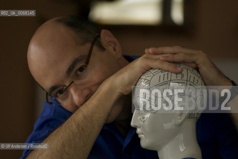 French writer Bernard Werber  at home. Paris, August 23, 2008 - ©Ulf Andersen/Rosebud2