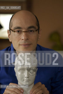 French writer Bernard Werber  at home. Paris, August 23, 2008 - ©Ulf Andersen/Rosebud2