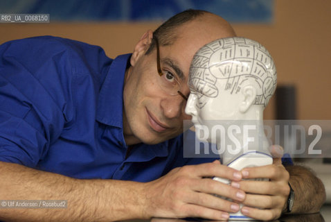 French writer Bernard Werber  at home. Paris, August 23, 2008 - ©Ulf Andersen/Rosebud2