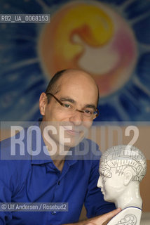 French writer Bernard Werber  at home. Paris, August 23, 2008 - ©Ulf Andersen/Rosebud2