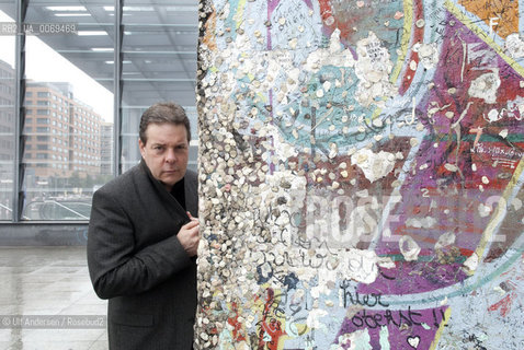 Douglas Kennedy in Berlin with part of the wall at Postdamer Platz. Berlin, September 8, 2011 - ©Ulf Andersen/Rosebud2