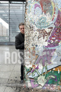 Douglas Kennedy in Berlin with part of the wall at Postdamer Platz. Berlin, September 8, 2011 - ©Ulf Andersen/Rosebud2