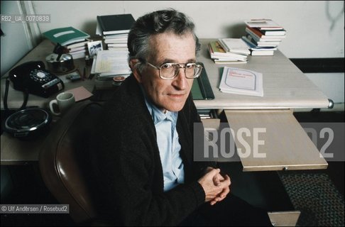 American linguist Noam Chomsky in his office at MIT University. Boston, October 20, 1987 - ©Ulf Andersen/Rosebud2