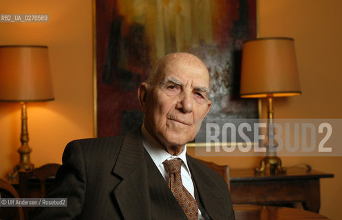 Stephane Hessel at home in Paris. ©Ulf Andersen/Rosebud2