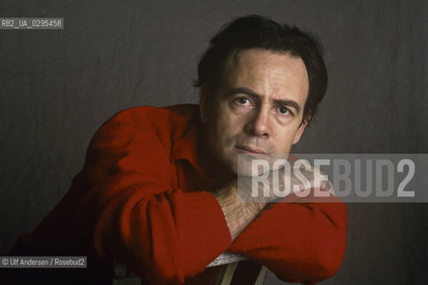 Patrick Modiano at home in 1987. ©Ulf Andersen/Rosebud2