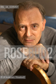 Patrick Modiano at home in Paris, in 2003. ©Ulf Andersen/Rosebud2