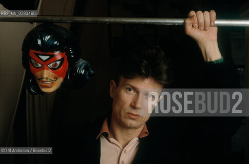 Edward Limonov at home in Paris in 1988. ©Ulf Andersen/Rosebud2